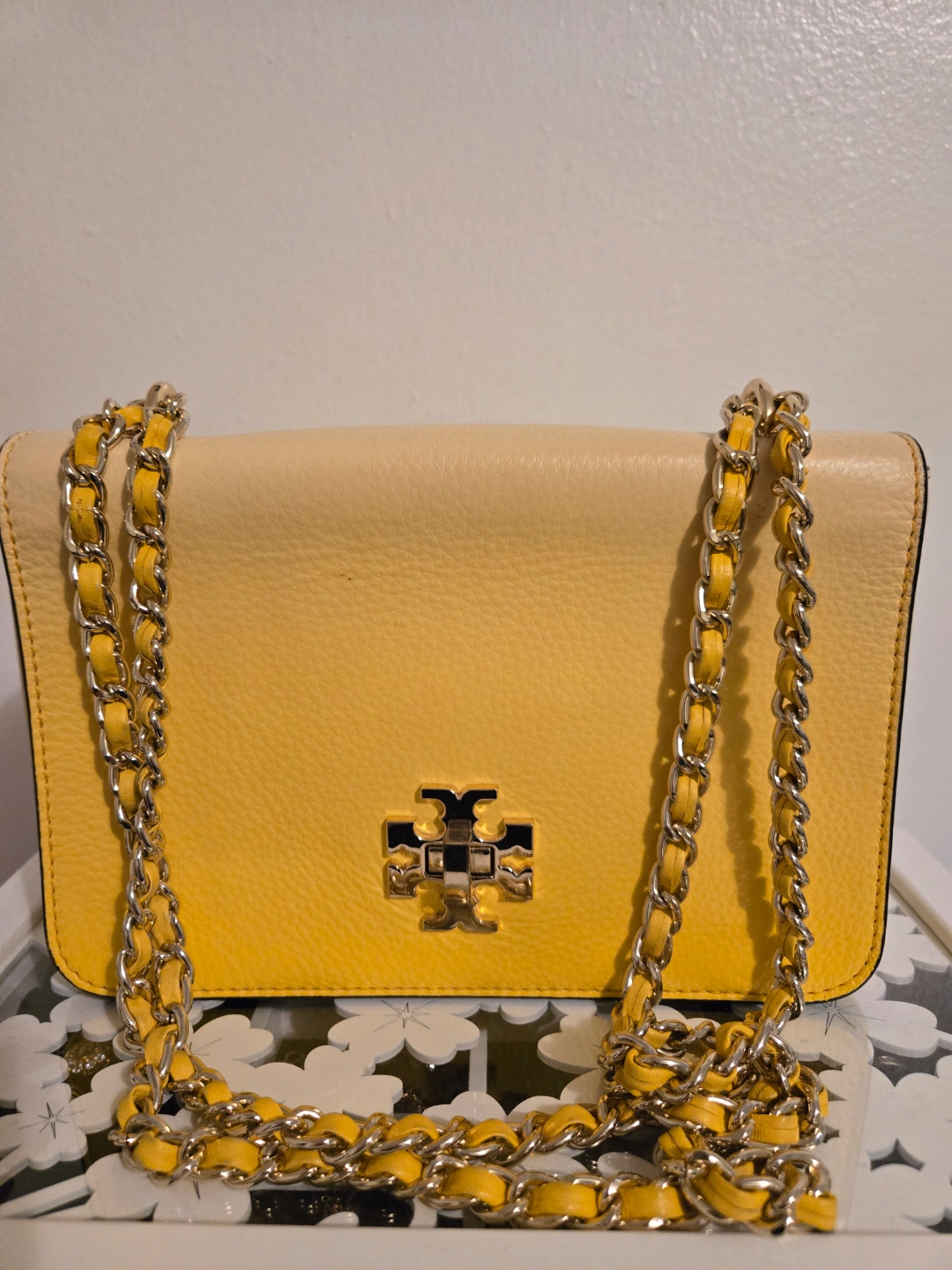 Tory Burch イエロー ラウンドバッグ Amazon | Tory Burch レディース ペリープリント ミニクロス