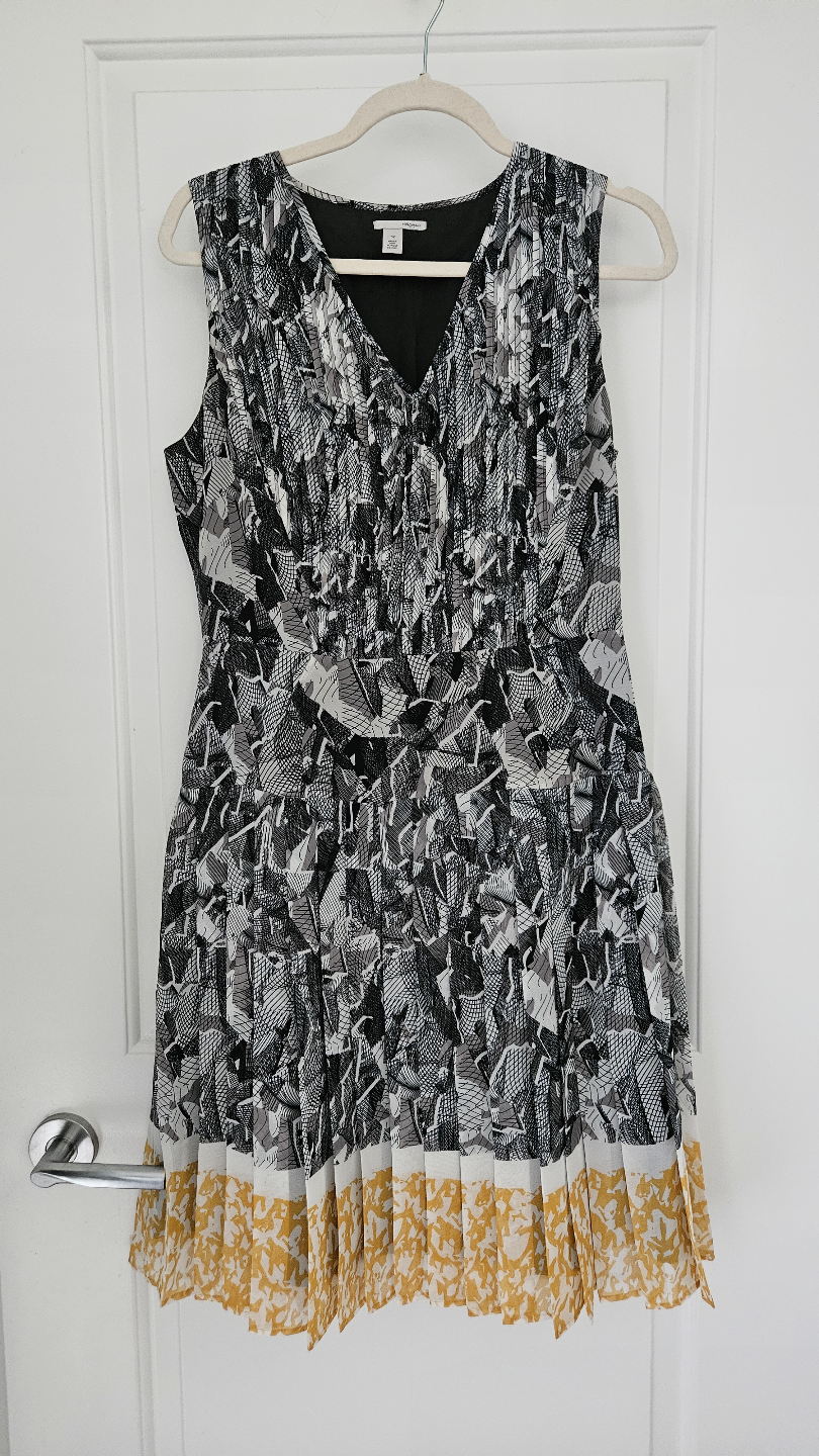 Beautiful Halogen Pleated Abstract Print Dress, Size Small