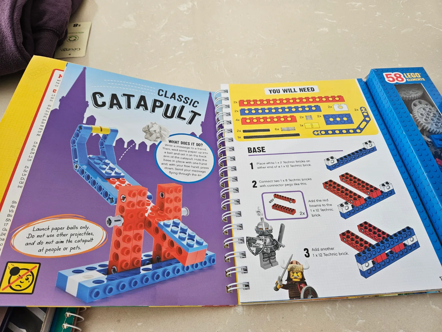 LEGO Gadgets Book and Bricks - Build 11 Machines! image indicator(2)