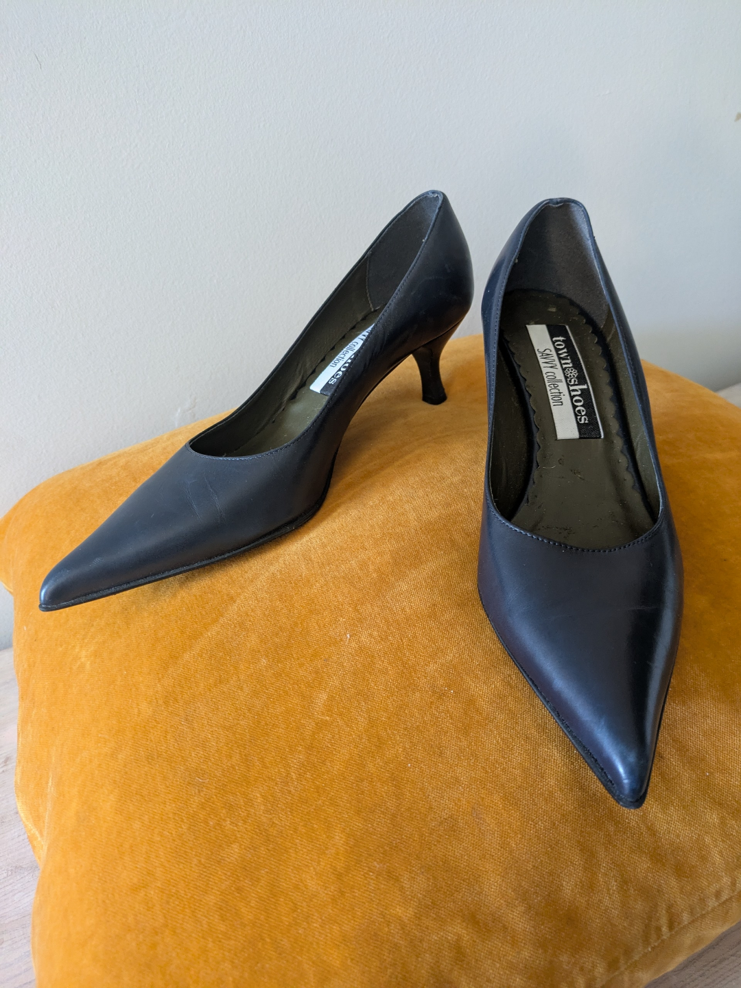 Town Shoes Savvy Collection Navy Leather Pointed Toe Heels