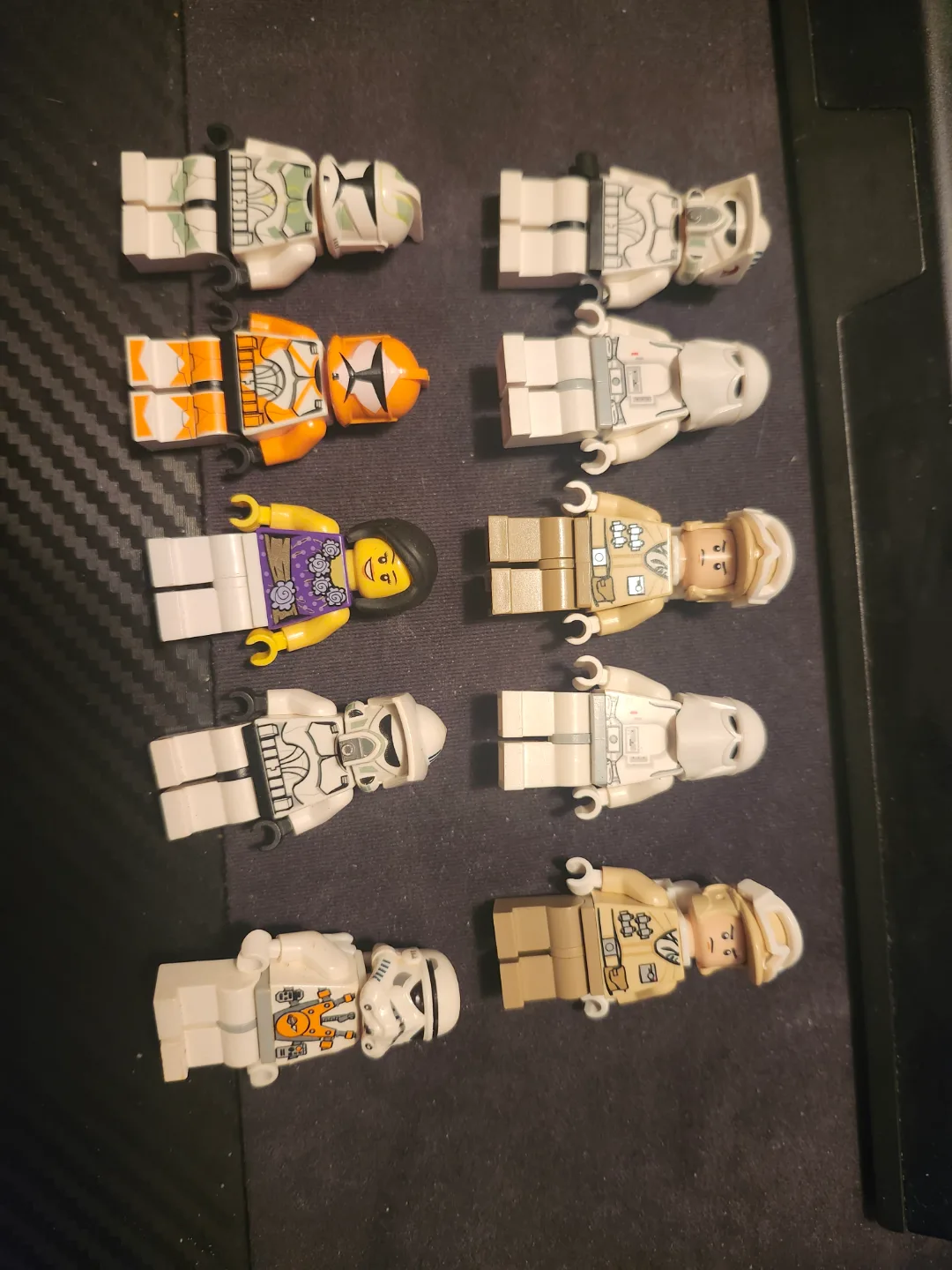 Lot of LEGO Minifigures image indicator(2)