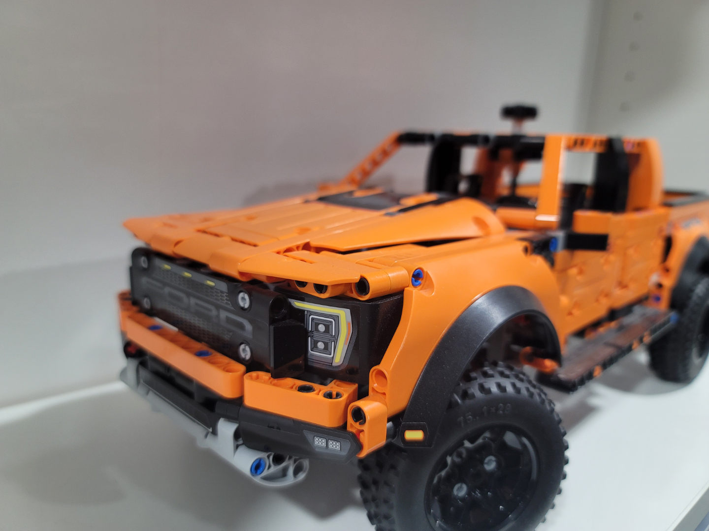 LEGO Technic Ford F-150 Raptor - photo 2