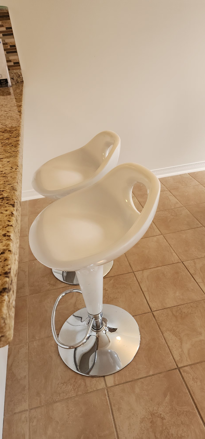 Pair of White Kitchen Counter bar Stools - photo 2