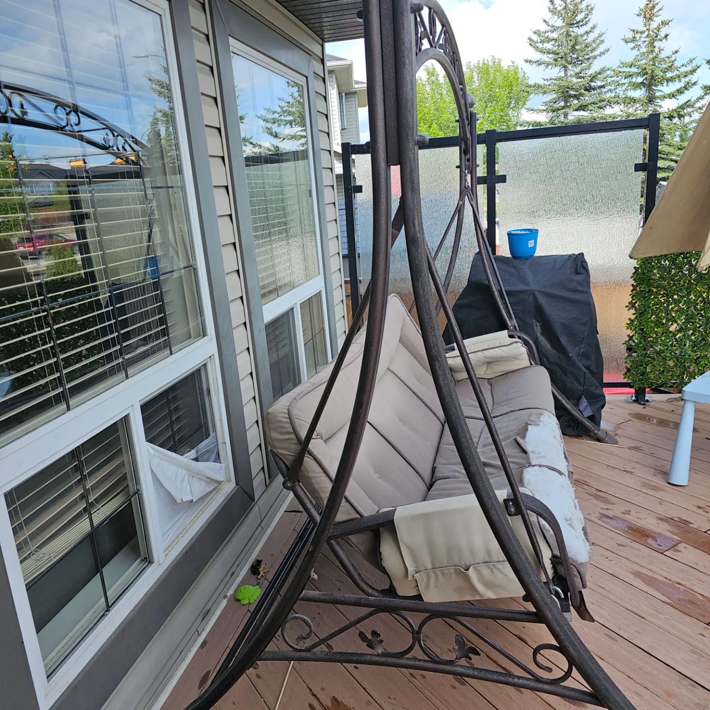 Outdoor Patio Swing thumbnail