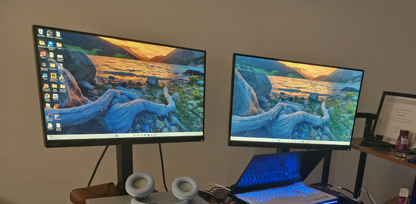 Pair of 24 inch Computer Monitors