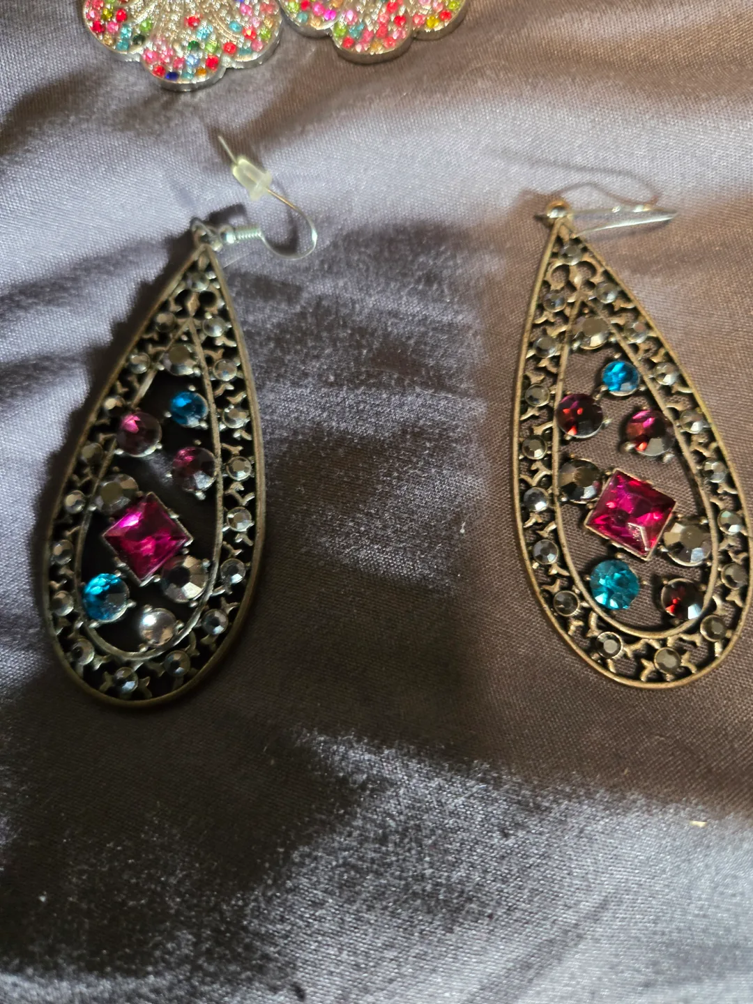 Assorted Jewellery Lot - Earrings, Bracelet, Keychain image indicator(4)