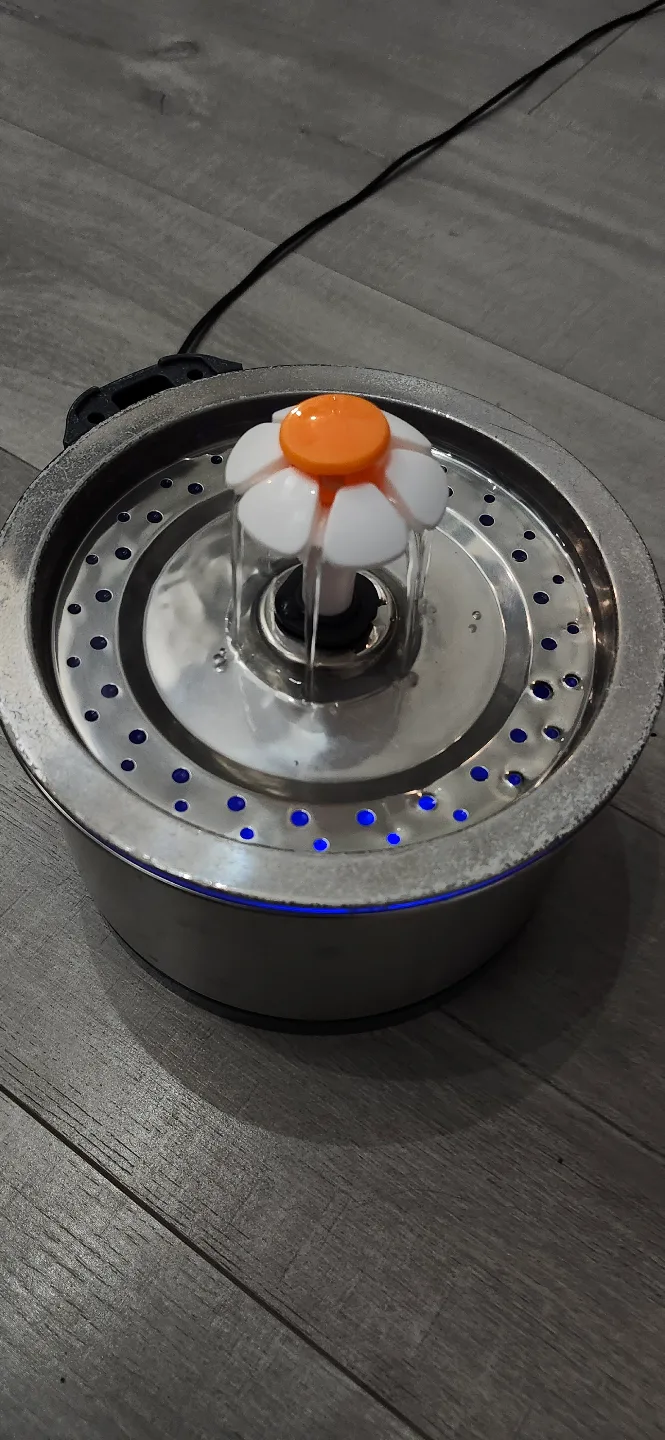 Flower water fountain for cats thumbnail