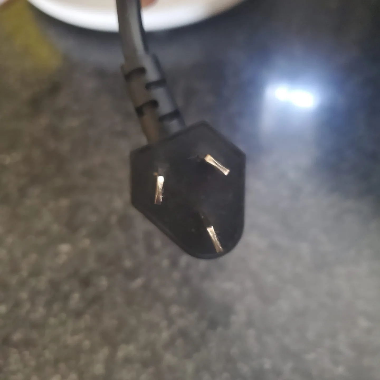 Free Air Fryer - White and Rose Gold - 240v plug image indicator(5)