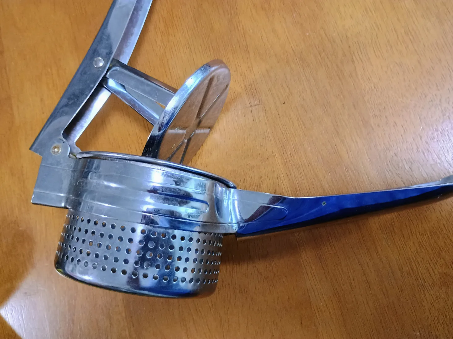 🏒👉 Vintage Stainless Steel Potato Ricer/sieve image indicator(4)