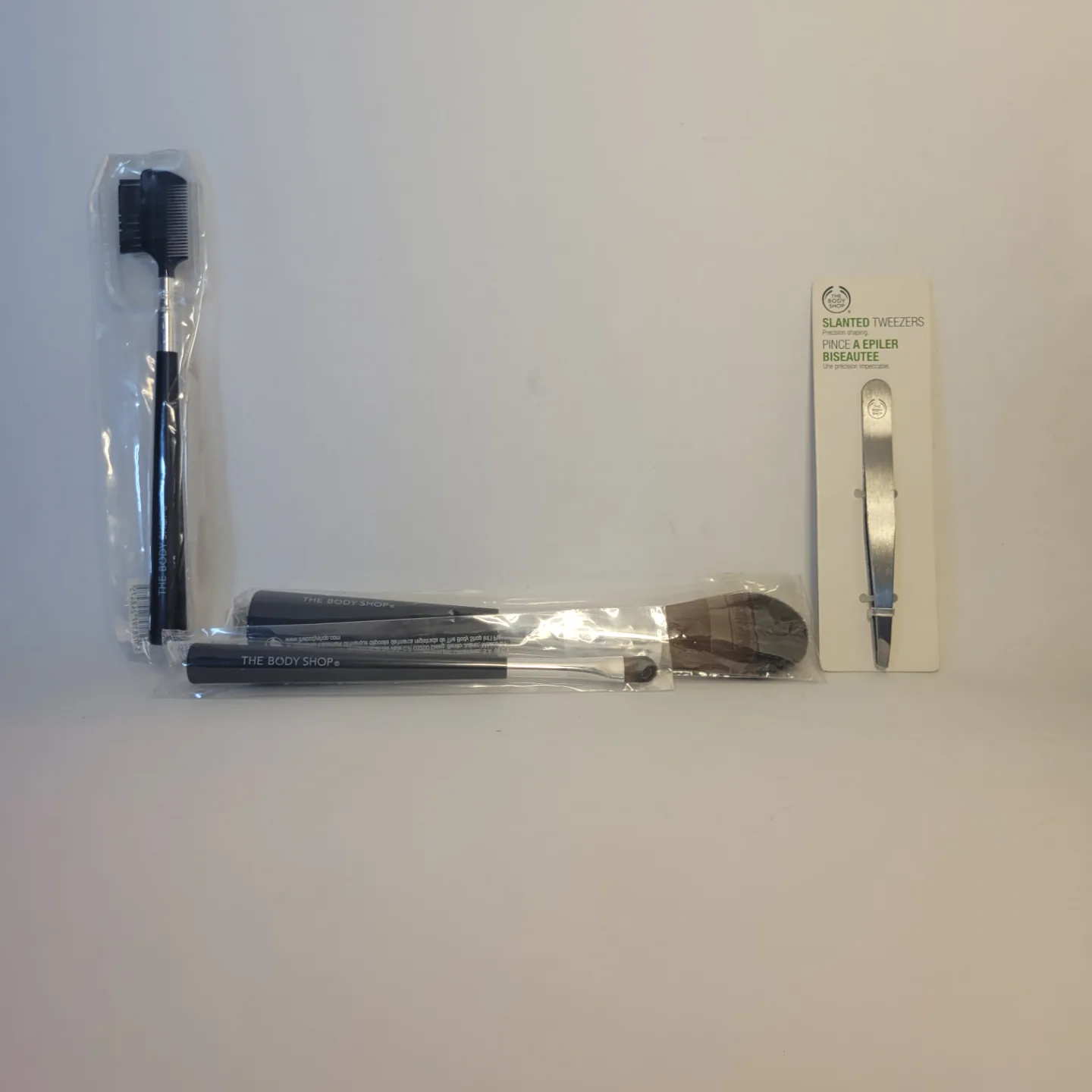 Body Shop Brush and Eyebrow Kit thumbnail