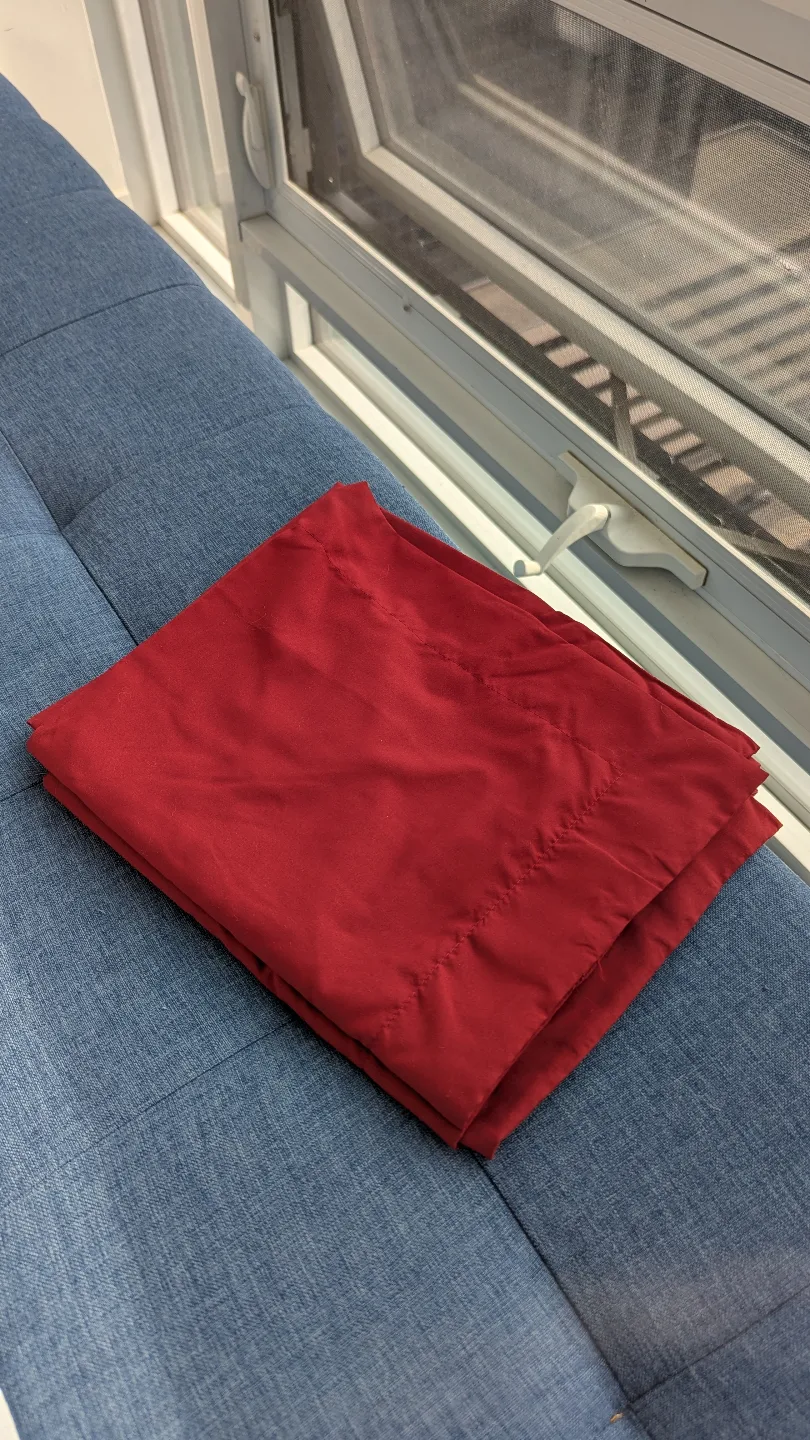 Red pillowcase - New - Set of 2 🧡 thumbnail