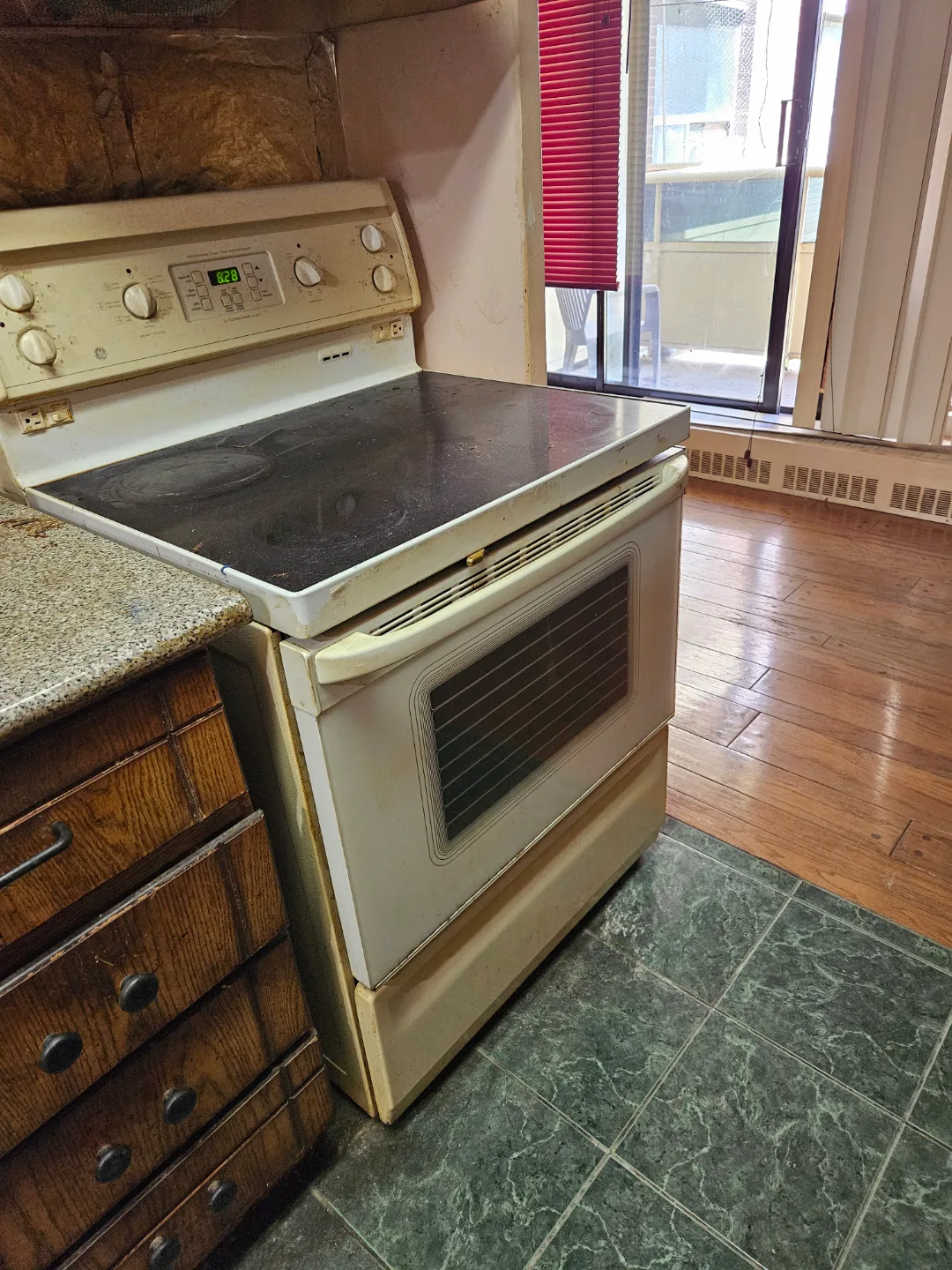 GE Free-Standing Electric Range thumbnail
