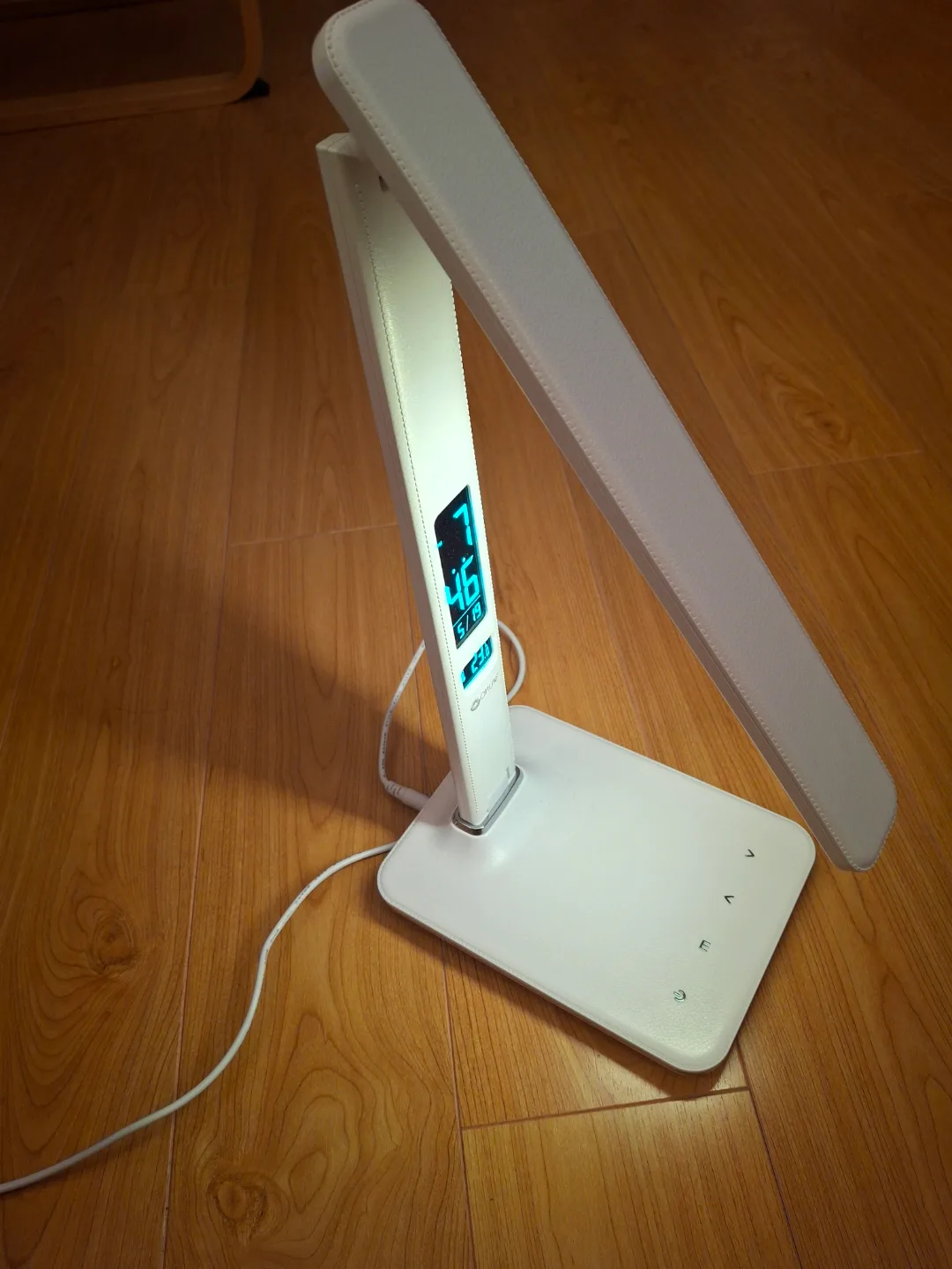 OttLite Executive LED Desk Lamp with USB charging port image indicator(3)