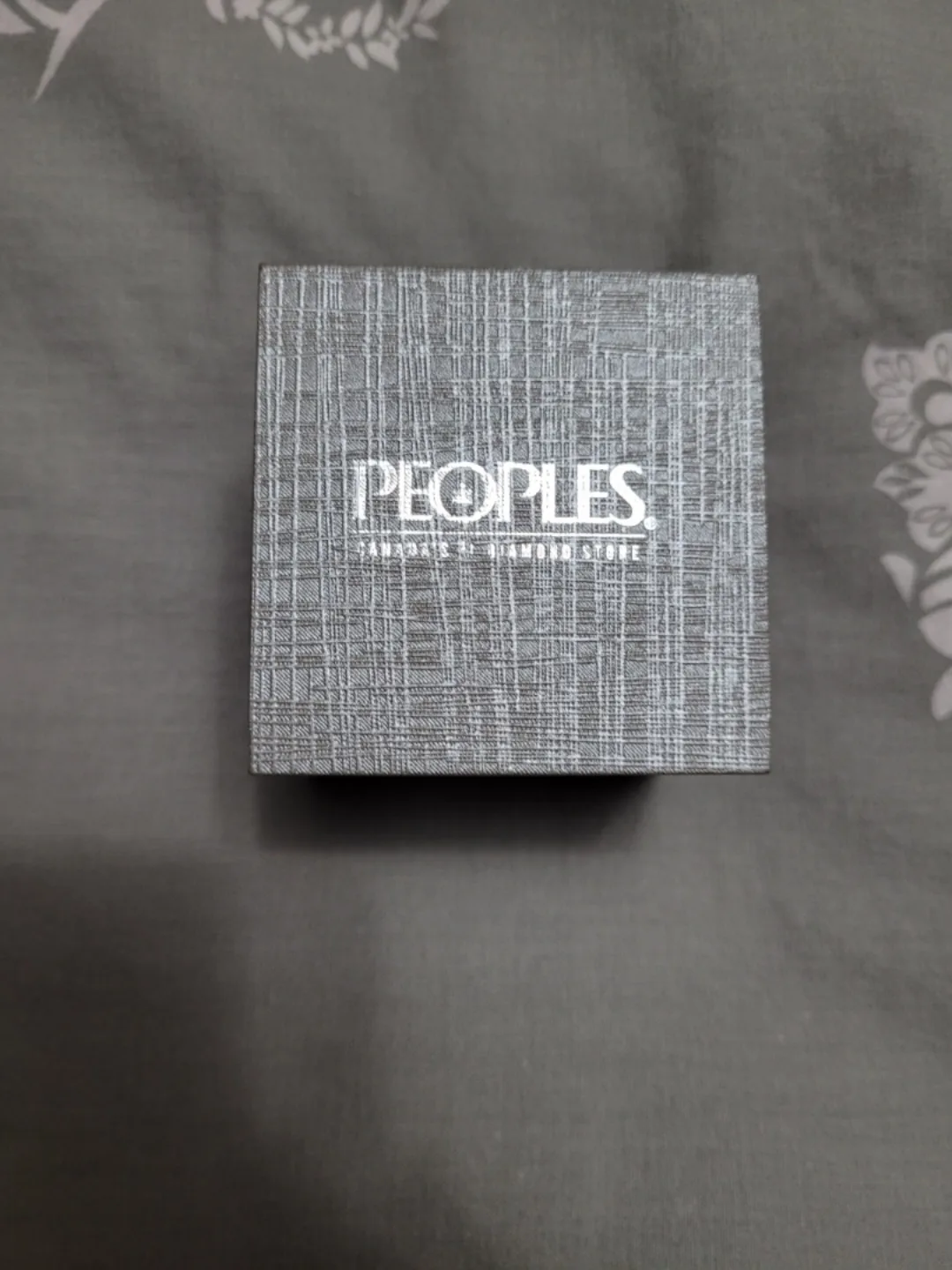 Peoples Jewellers Rose Gold Diamond Twist Wedding Band image indicator(3)