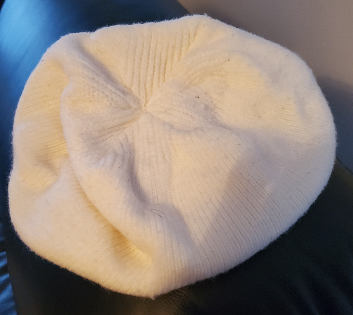 Cream-coloured Knit Beanie - photo 3