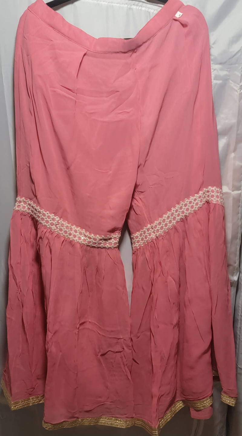 Pink embroidered three-piece suit - photo 2