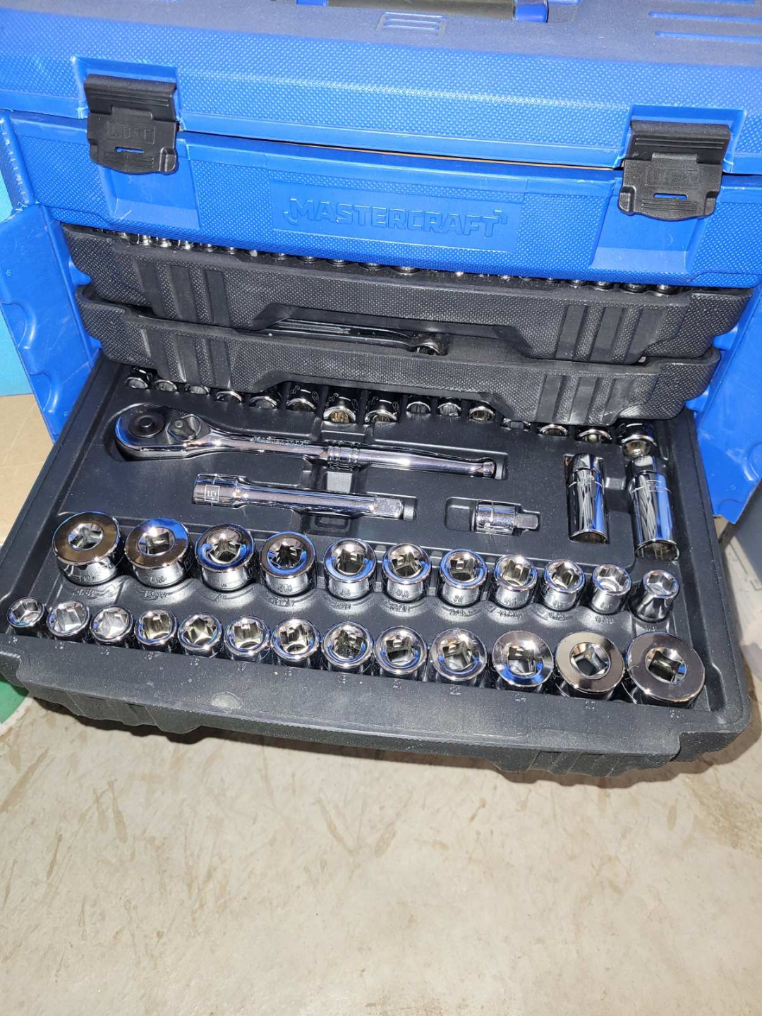 Mastercraft Mechanic's Tool Set - photo 3