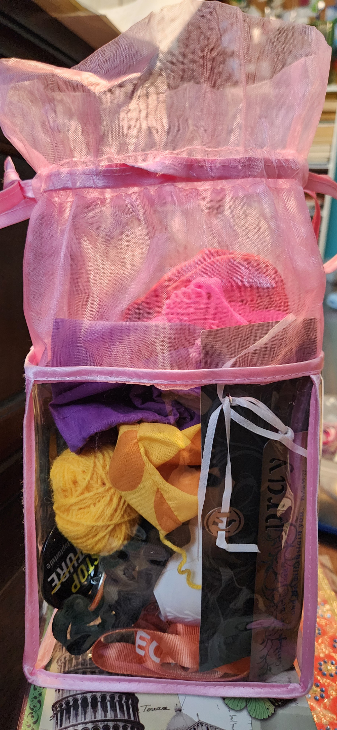 🏒 Pink Drawstring bag w/small items