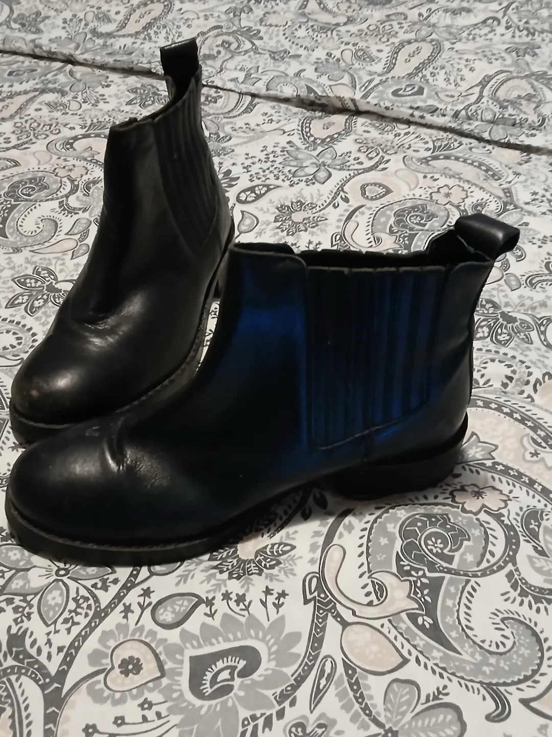 Chelsea Black Leather Ankle Boots image indicator(3)
