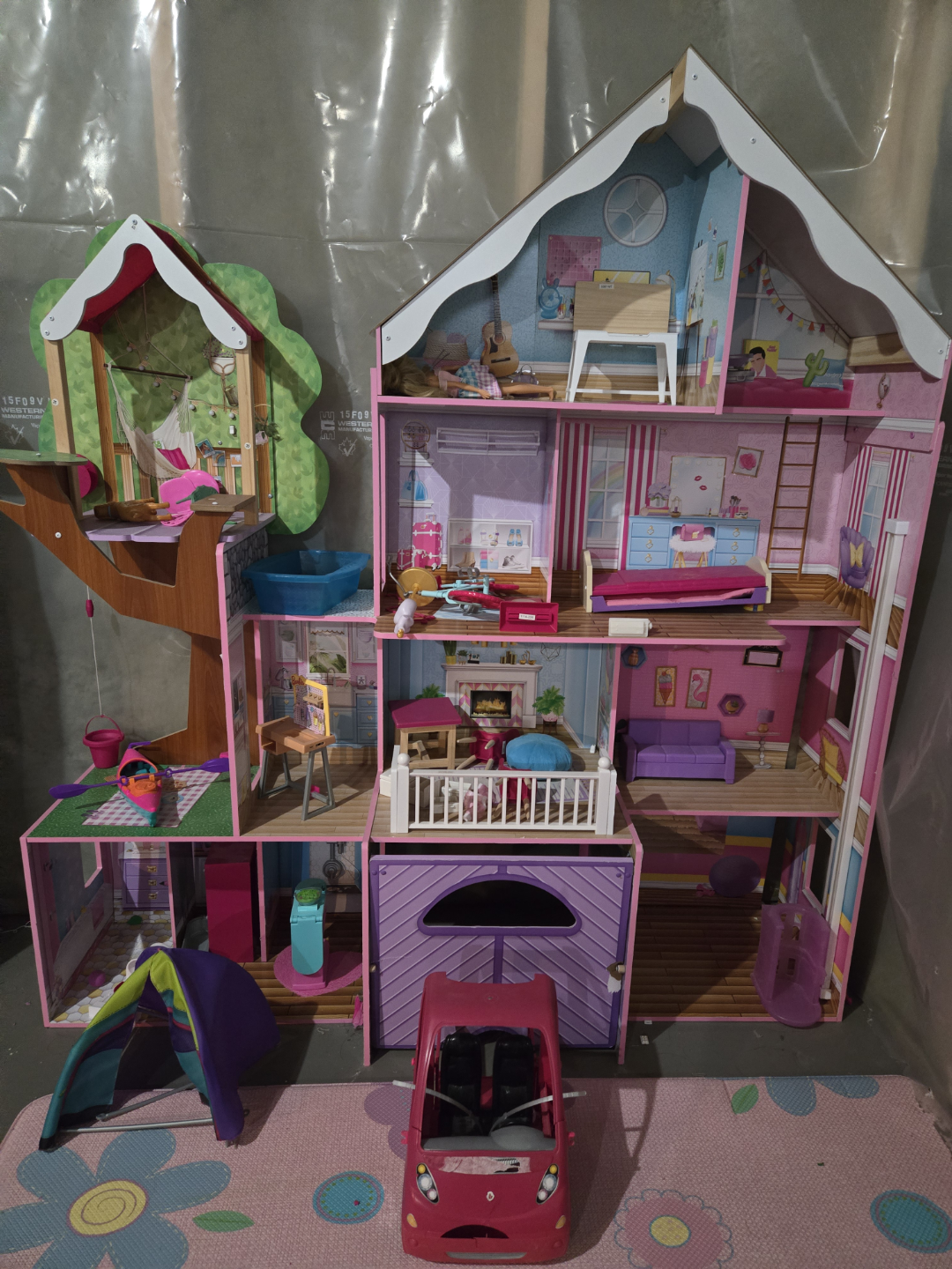 Large Dollhouse Playset with Accessories and Multiple Dolls