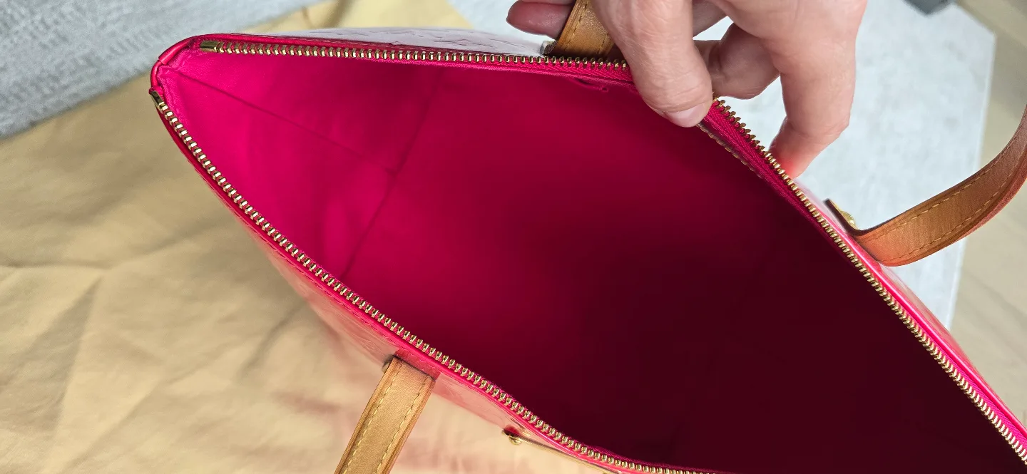 Authentic Louis Vuitton image indicator(7)