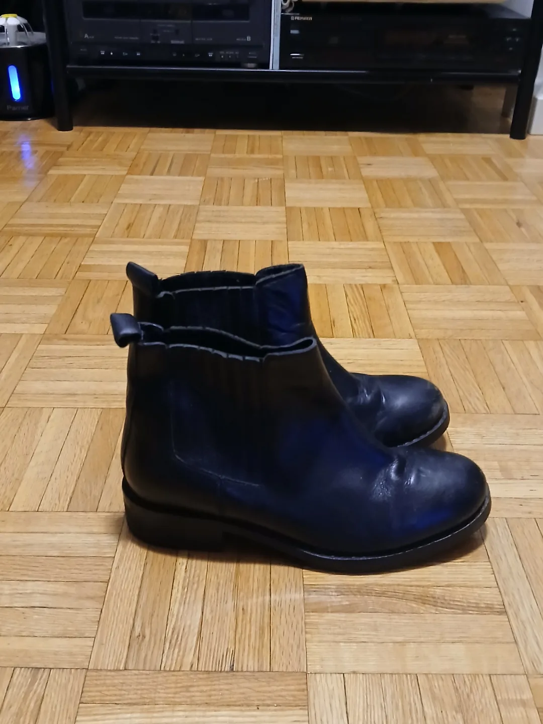 Chelsea Black Leather Ankle Boots image indicator(2)