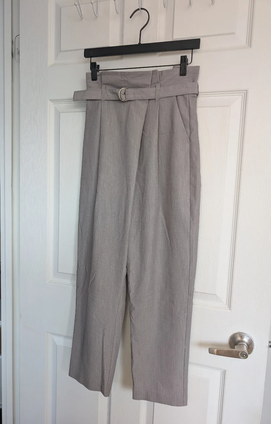 GU High-Waisted Ruffle Pants w/ Belt thumbnail