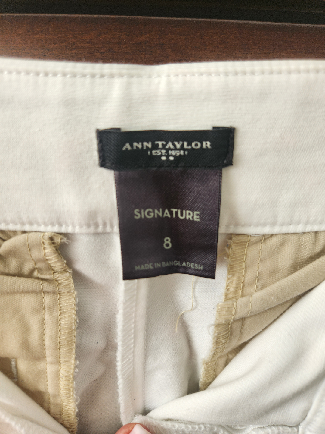 Ann Taylor Signature White Cropped Trousers - Size 8 - photo 2