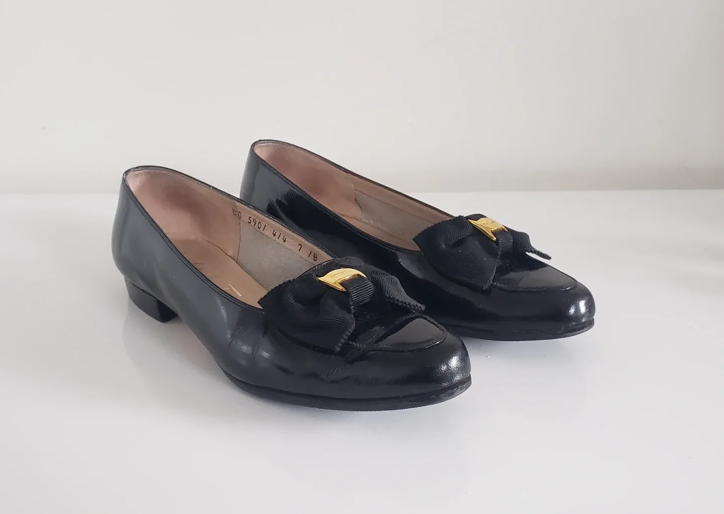 Black Patent Leather Vera Bow Nursing Heel image indicator(2)