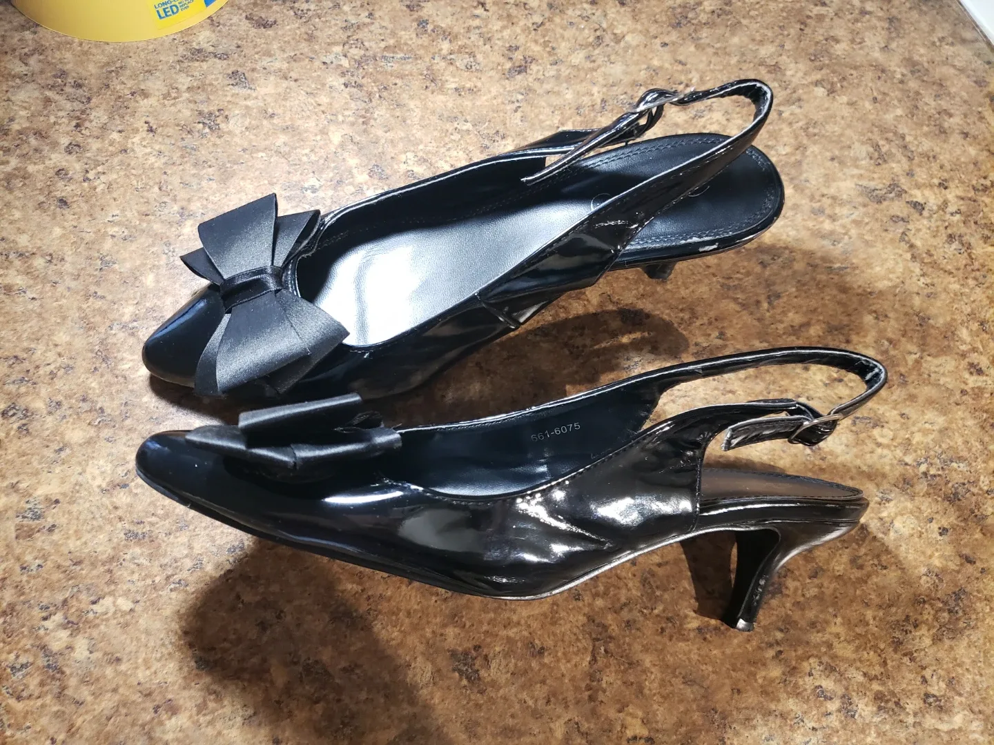 Gorgeous Bata shiny black pumps image indicator(2)