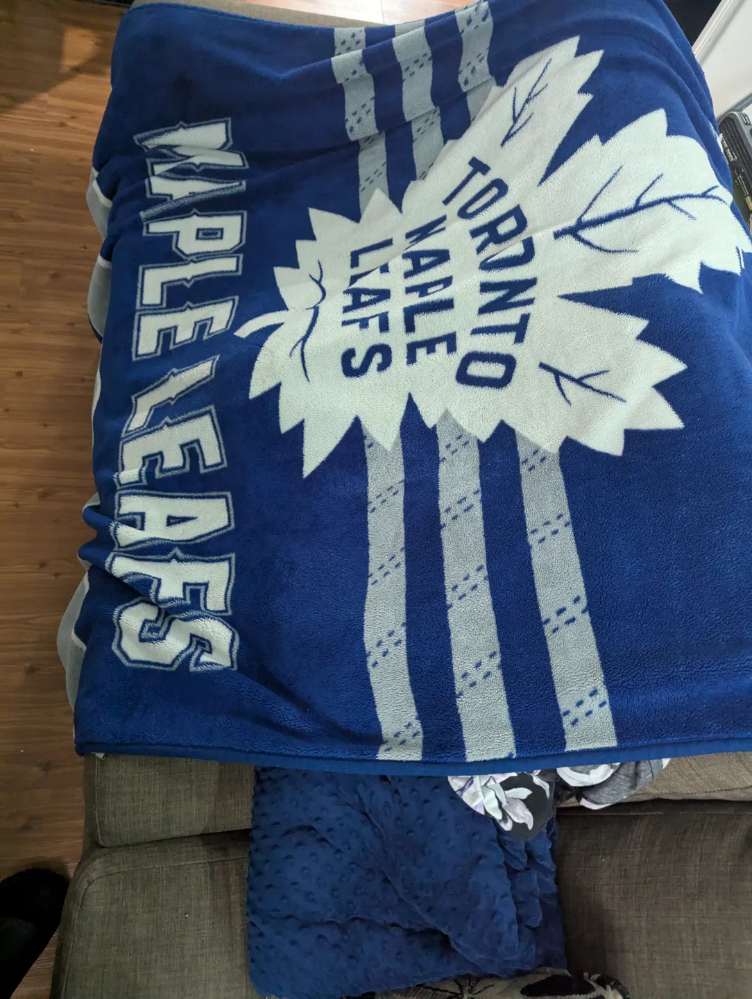 Toronto Maple Leafs Fleece Blanket image indicator(2)