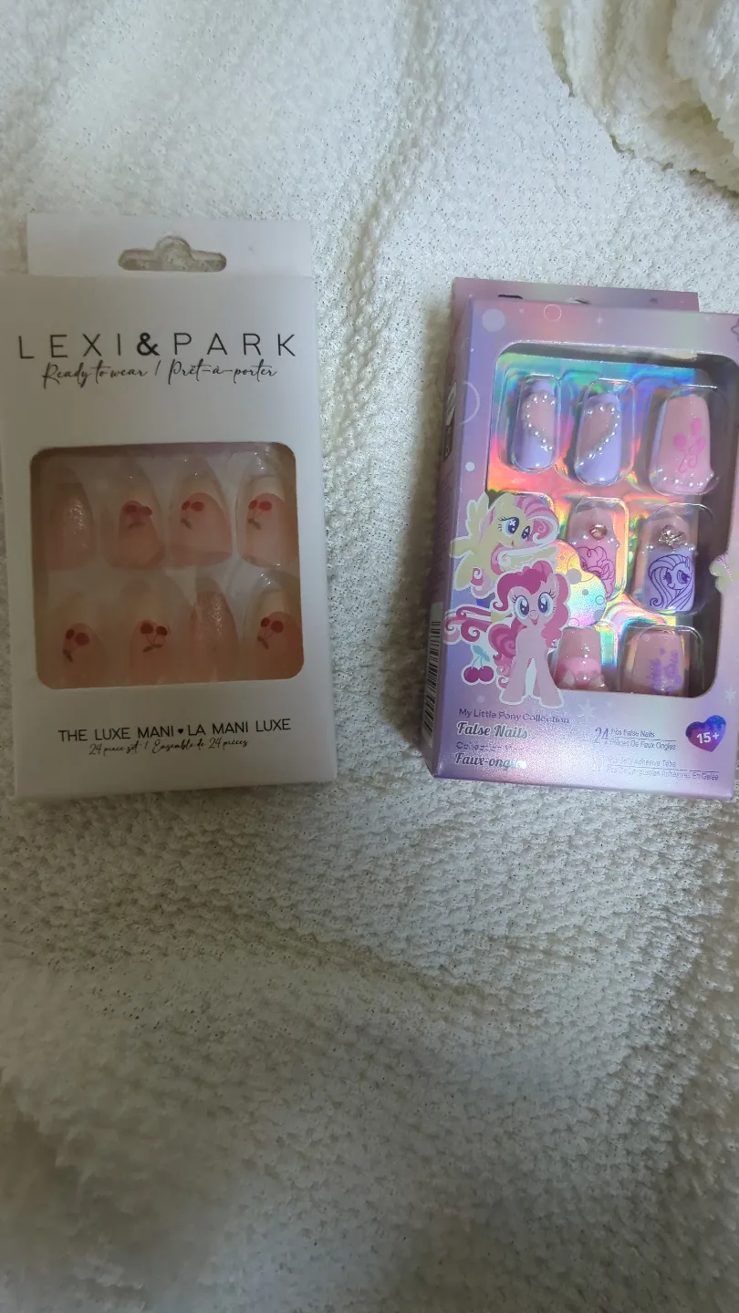 Two packs of press-on nails thumbnail