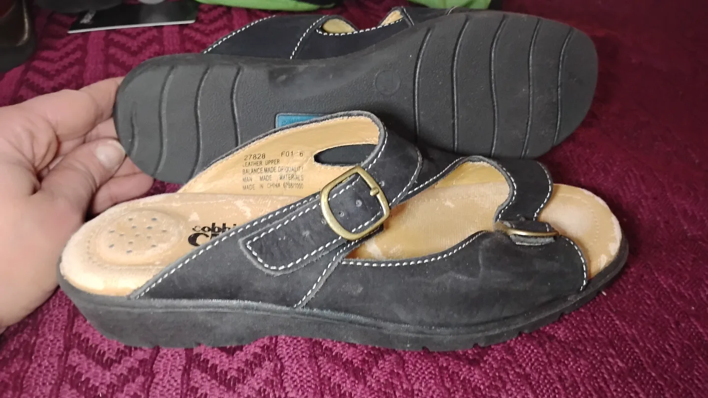 🏒Cobblers Choice GIRLS Black Leather Sandals Size 6 thumbnail