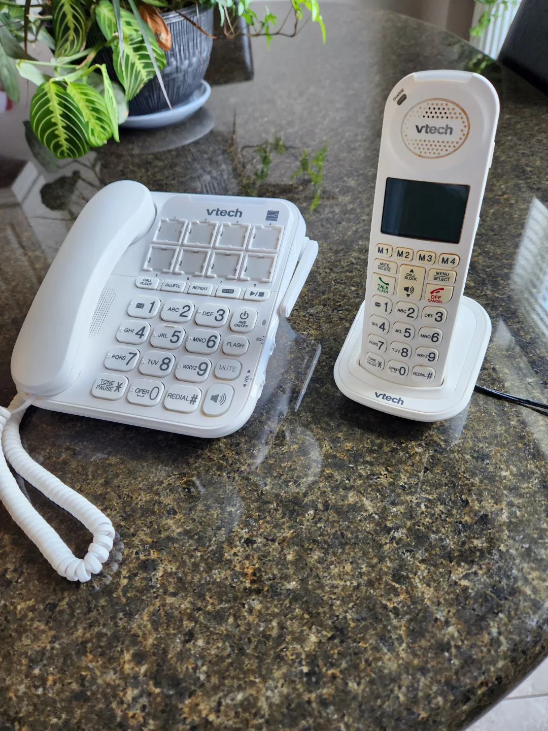 VTech SNS5147 Amplified Cordless Answering System thumbnail