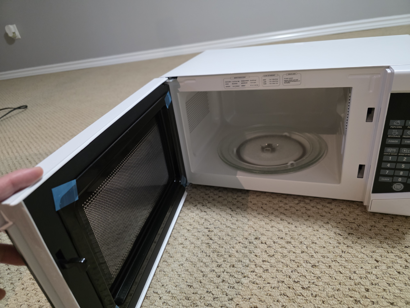RCA 0.7 Cu. Microwave(MOVING SALE) - photo 2