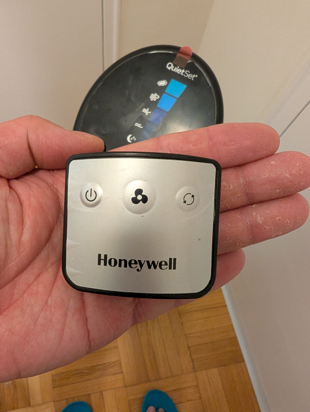 Honeywell QuietSet Tower Fan - photo 3