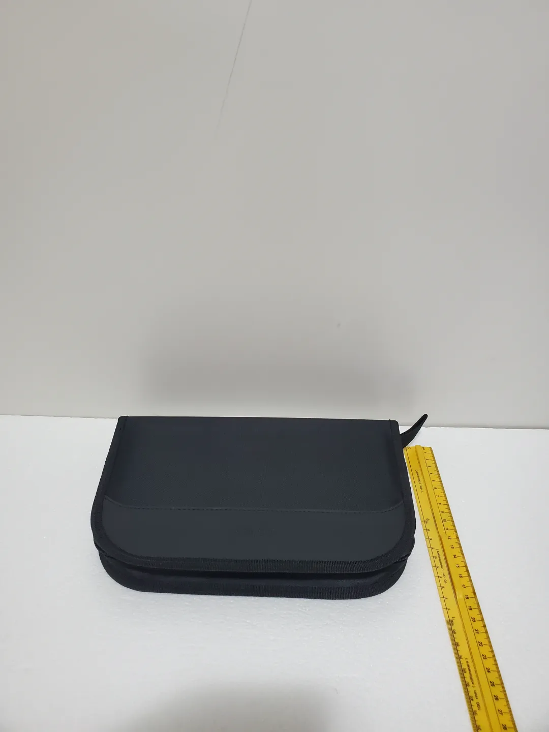 Staples Black CD/DVD Carrying Case:Holds 64 CD's image indicator(3)