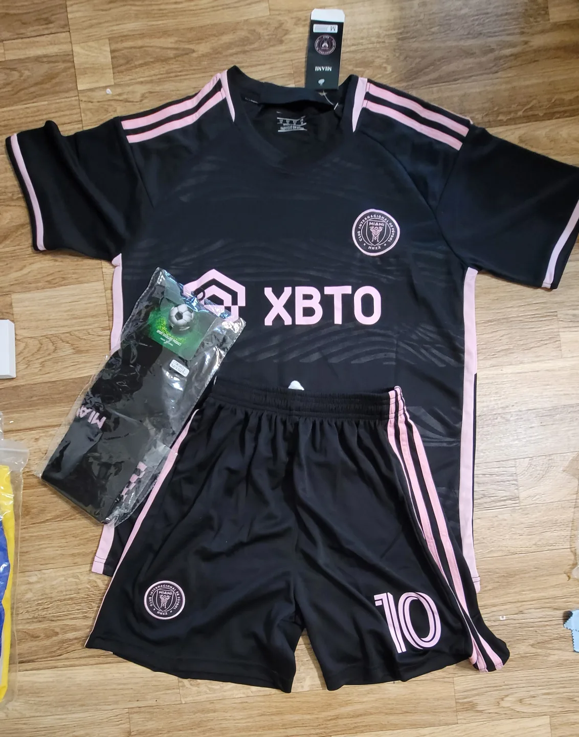 Kids Soccer Jersey Sets - Various Teams and Sizes image indicator(4)