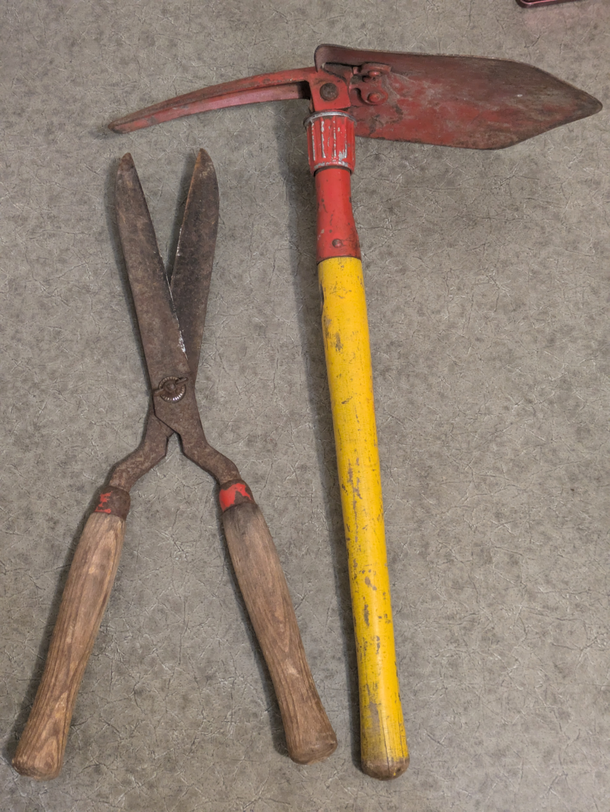 Vintage Gardening Tools - photo 2