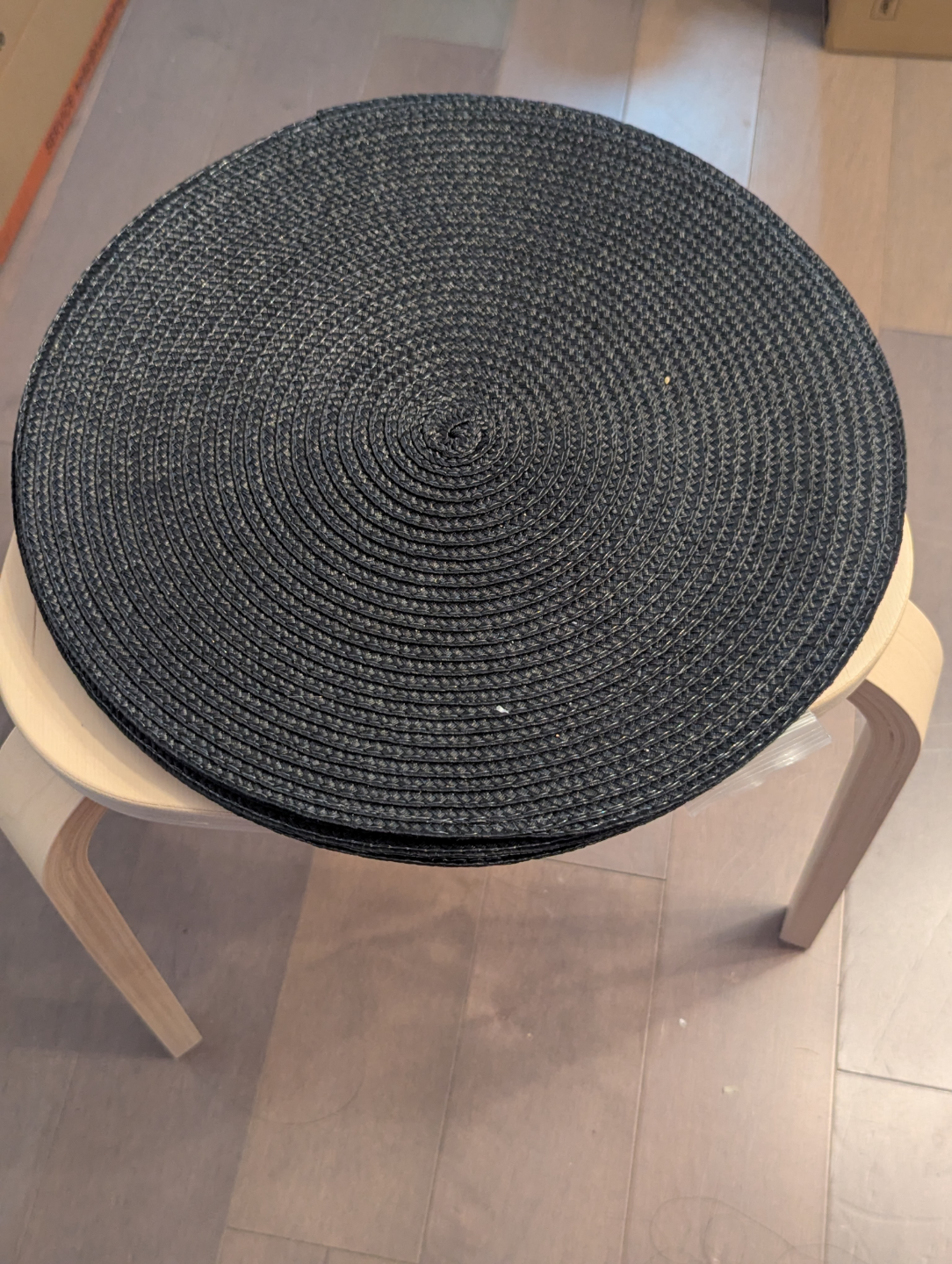 Set of 6 Black Round Placemats