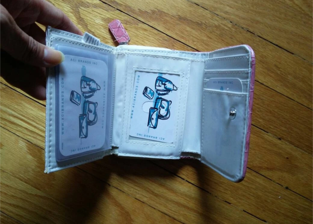 Brand new Pink Tri-Fold Wallet 🏒 - photo 3