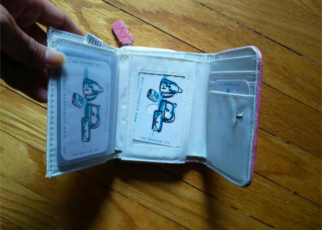 Brand new Pink Tri-Fold Wallet 🏒 image indicator(3)