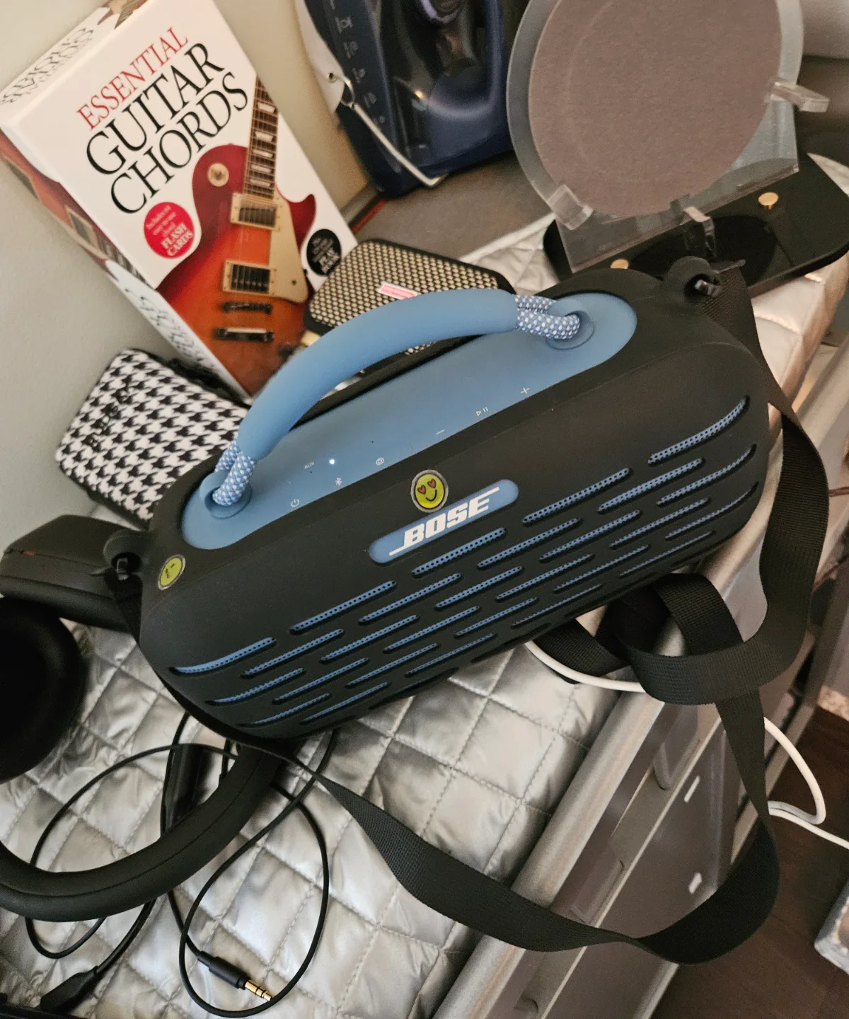 Bose SoundLink Flex Portable Bluetooth Speaker image indicator(4)