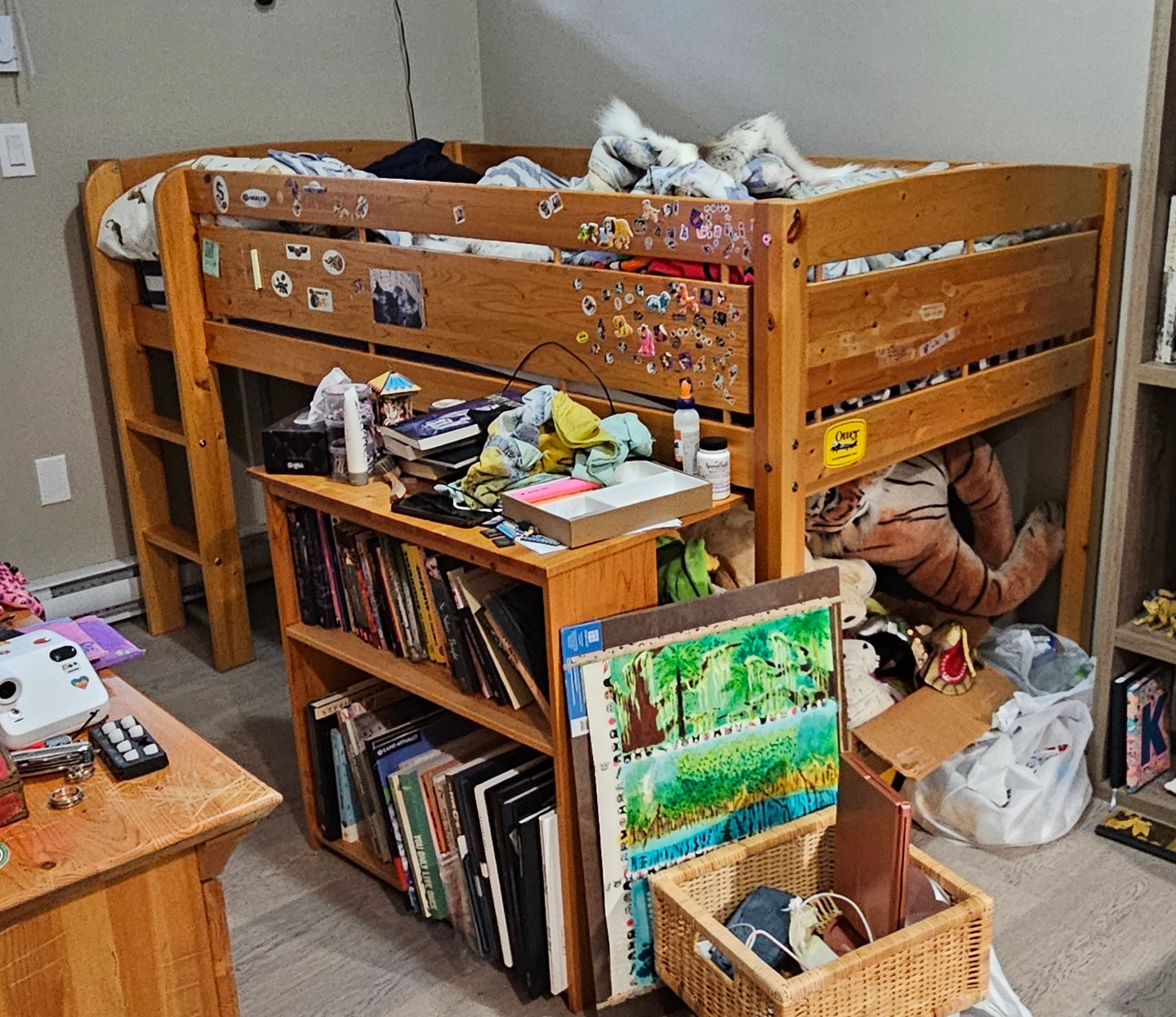 Kids' Low Loft Bed with Built-in Bookshelf - photo 2