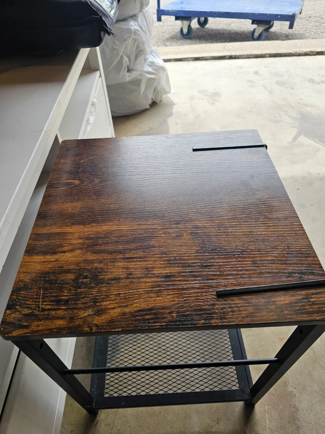 bed side table image indicator(3)