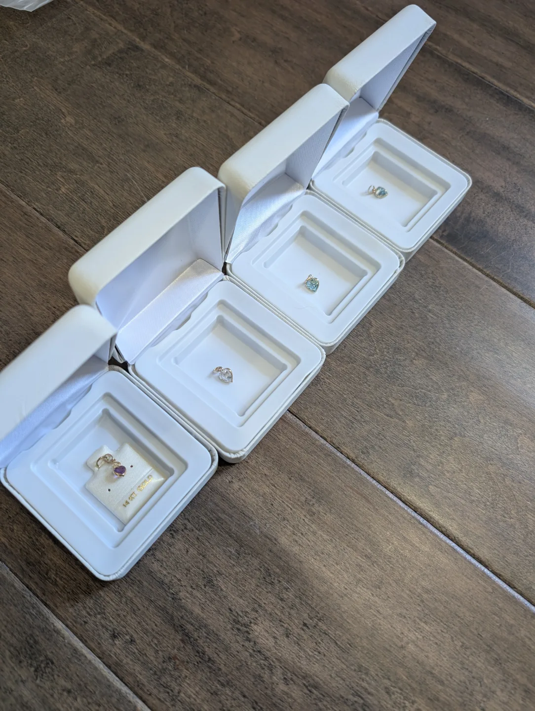 Brand New 10K Yellow Gold Heart Pendants For Sale image indicator(4)