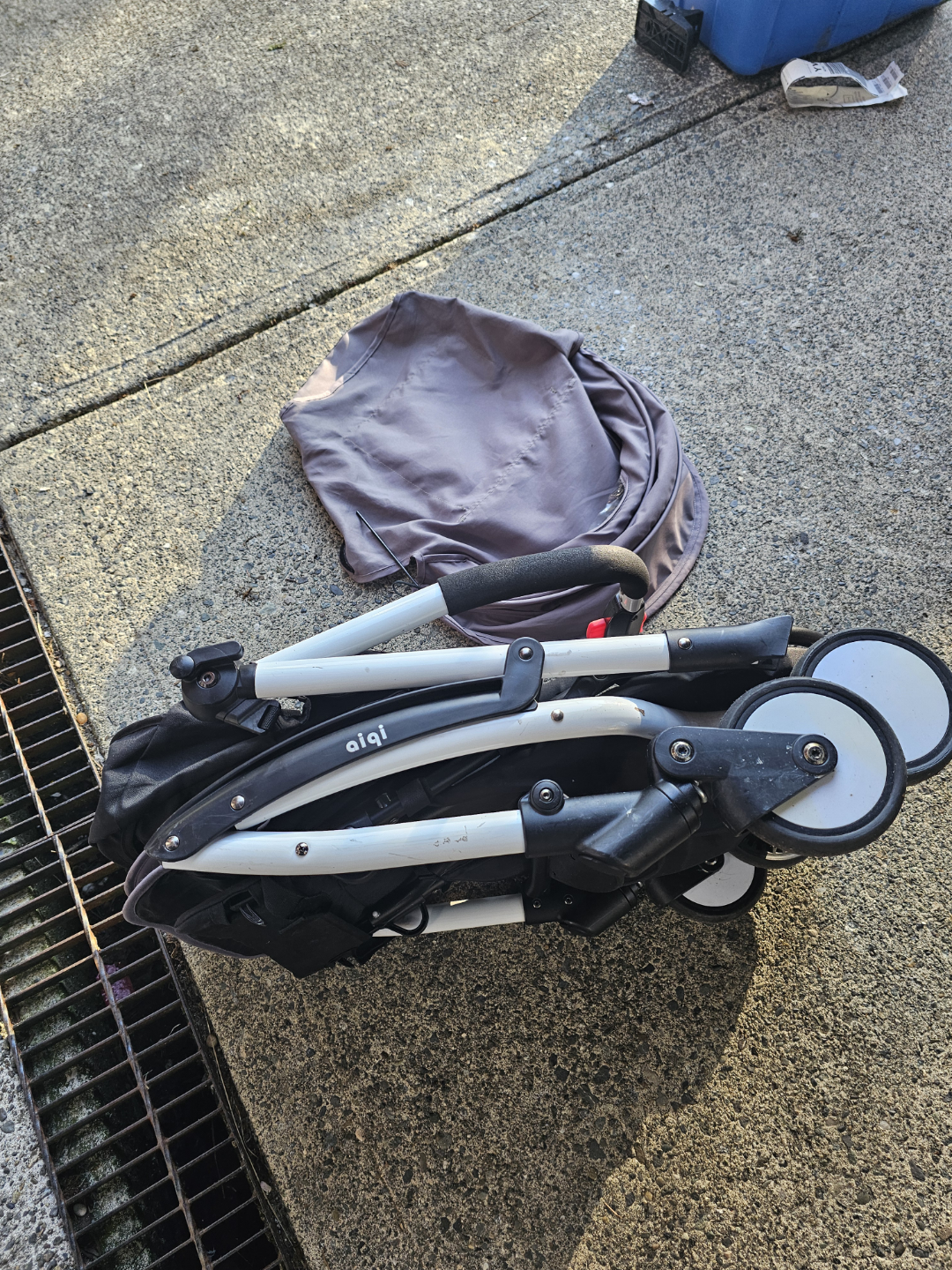 Ultra compact stroller. Perfect for the airplane aiqi baby brand