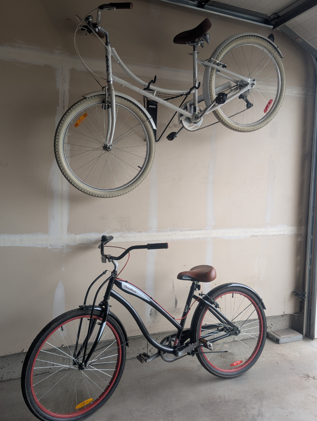 White cruiser bicycle for sale - photo 2