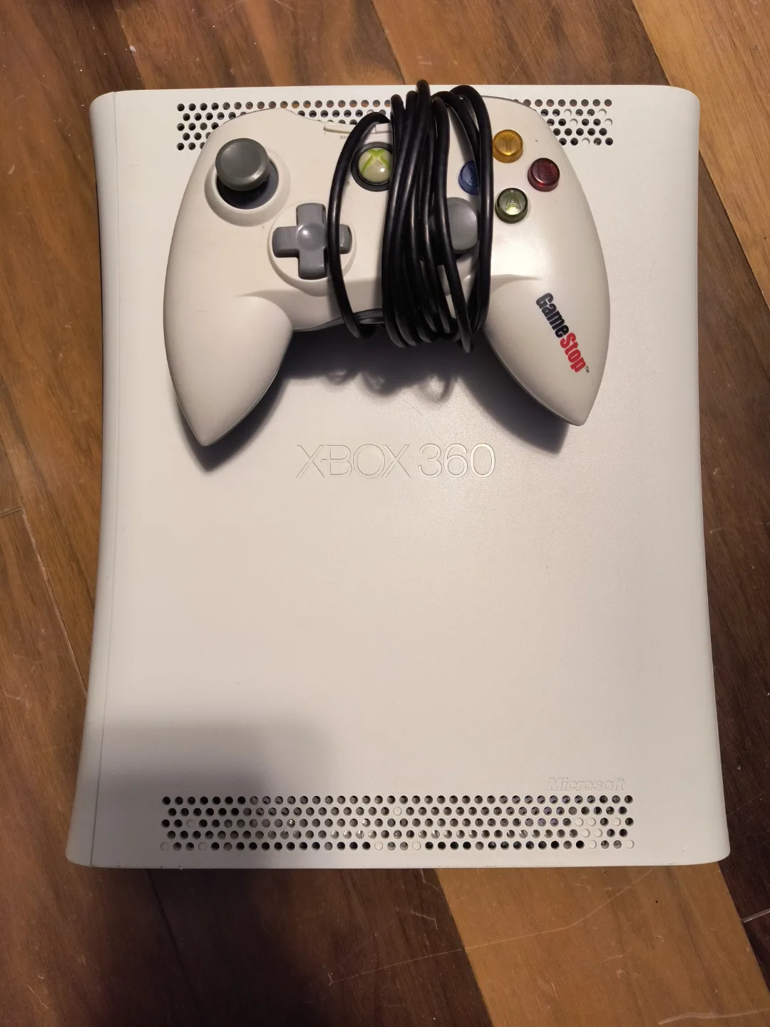 White Xbox 360 with controller thumbnail