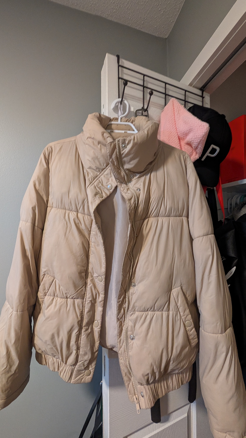 Beige puffer jacket - Size Medium